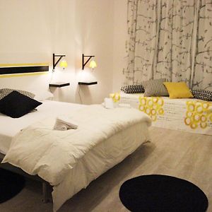 Basic Kamer met een King Size Bed